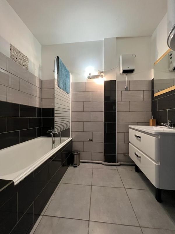 La Dolce Vita -T2 52m2- dernier étage- terrasse-parking-WIFI FIBRE Lejlighed Tarbes Eksteriør billede